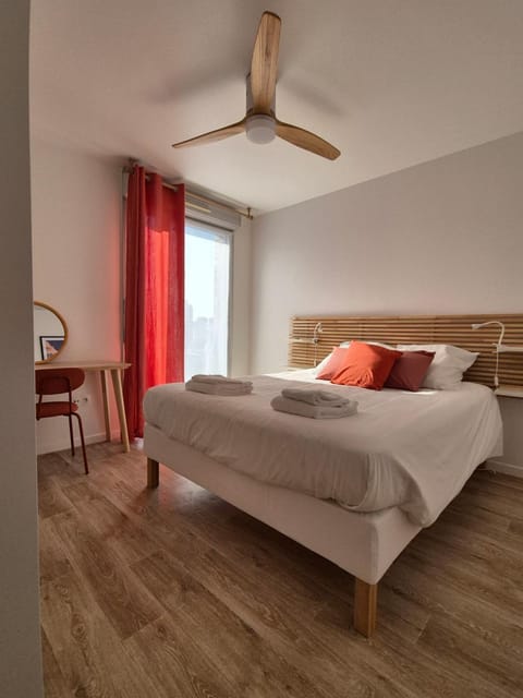 Bed, Night, Photo of the whole room, Bedroom