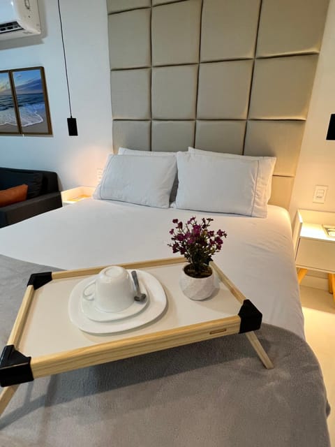 Bed, Coffee/tea facilities, Photo of the whole room, Bedroom