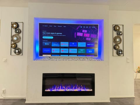 Luxe Family 3BR Private House in Espoo with Sauna, Seasonal Jacuzzi & Free Parking - 30 Min from Central Helsinki Villa in Uusimaa