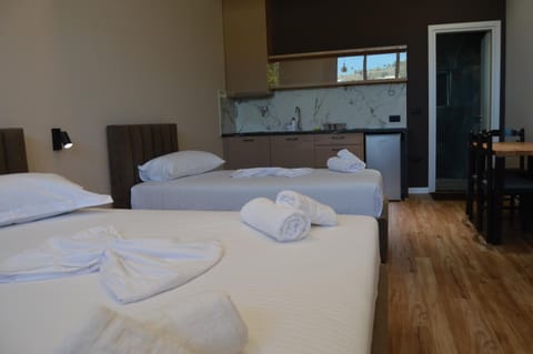 Bed, Kitchen or kitchenette, Photo of the whole room, Bedroom, towels