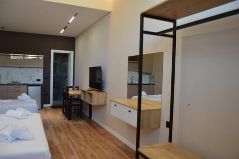 Bed, Bathroom, TV and multimedia, Kitchen or kitchenette, Photo of the whole room, Bedroom, hair dresser, towels, wardrobe