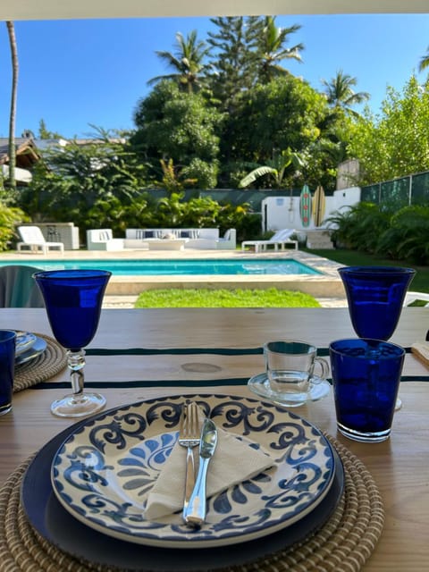 Day, Garden, Dining area, Garden view, Pool view, Swimming pool