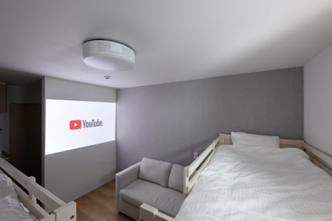 TV and multimedia, Living room, Seating area, Bedroom