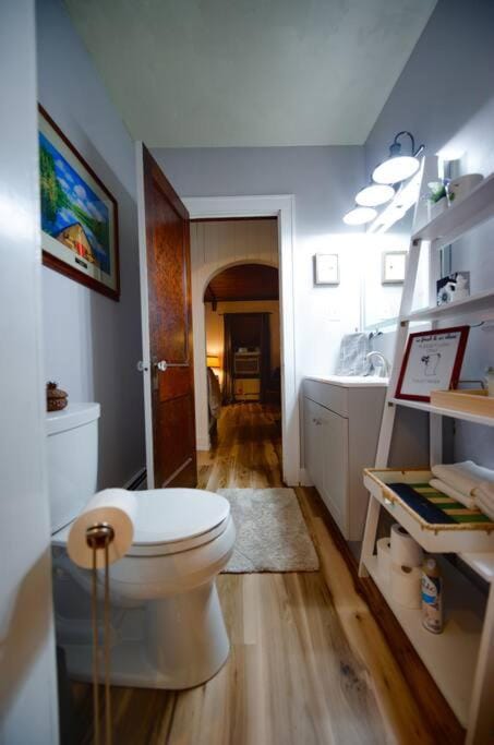 Eclectic Riverside Home 3 Season Room Large Deck House in Moline