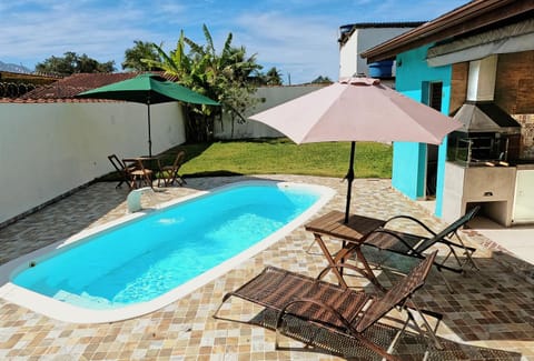 Patio, Day, BBQ facilities, Garden, Garden, Garden view, Pool view, Swimming pool, Swimming pool, sunbed
