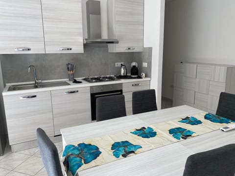 Kitchen or kitchenette, Living room, Seating area, Dining area, dishwasher, stove