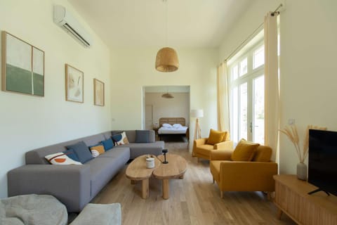 Communal lounge/ TV room, Living room