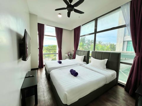 Bed, TV and multimedia, Photo of the whole room, Bedroom, towels