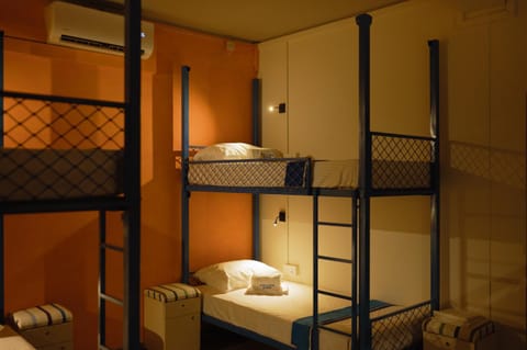 Photo of the whole room, bunk bed, towels