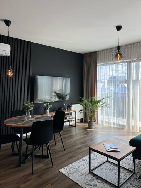 Communal lounge/ TV room, TV and multimedia, Living room, Dining area