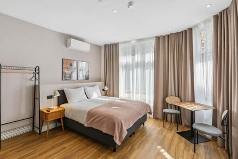 Bed, Bedroom, air conditioner