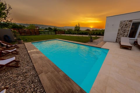 Swimming pool, Swimming pool, sunbed