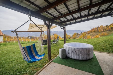 Day, Natural landscape, Garden, Garden, Hot Tub, Balcony/Terrace, Mountain view