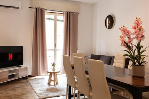 TV and multimedia, Living room, Dining area