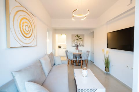 TV and multimedia, Living room, Seating area, Dining area, Evening entertainment