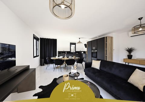 TV and multimedia, Living room, Seating area, Dining area