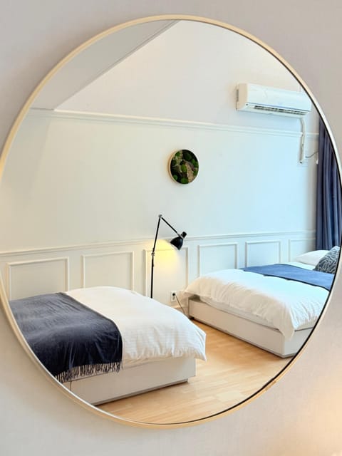Bed, internet, air conditioner