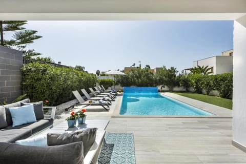 Natural landscape, Garden, Seating area, sunbed