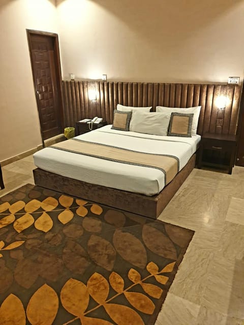 Communal lounge/ TV room, Bed, TV and multimedia, Photo of the whole room, Bedroom, heating, air conditioner