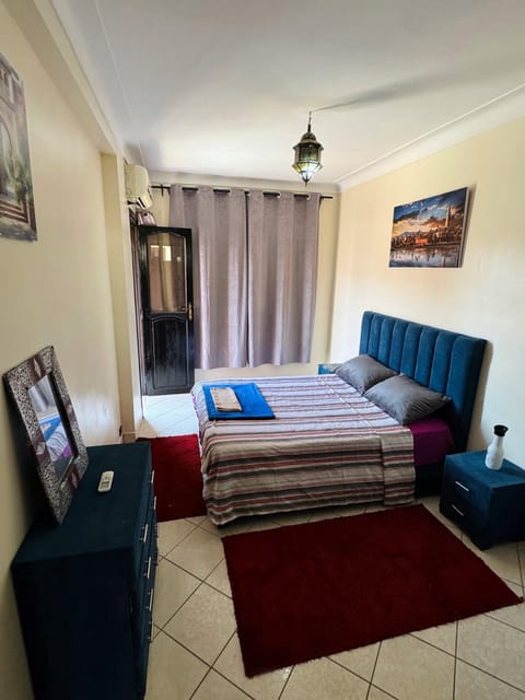 Bed, Living room, Photo of the whole room, Seating area, Bedroom