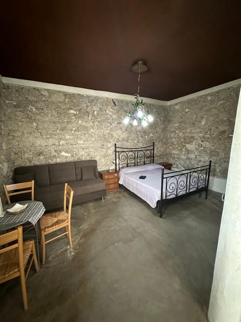 Bed, Living room, Photo of the whole room, Dining area, Bedroom