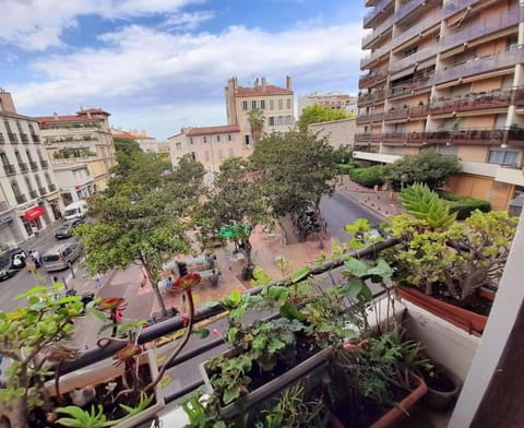 Property building, Neighbourhood, City view