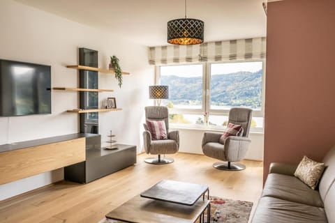 TV and multimedia, View (from property/room), Living room, Dining area, Food, Lake view, Mountain view