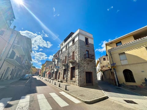 Property building, Neighbourhood, Street view