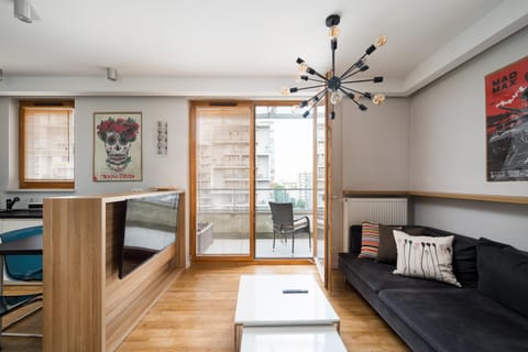 Bed, Living room, Photo of the whole room, Seating area