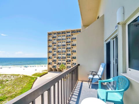 Pinnacle Port A-305 House in Sunnyside