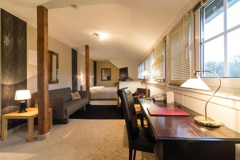 Living room, Photo of the whole room, Bedroom