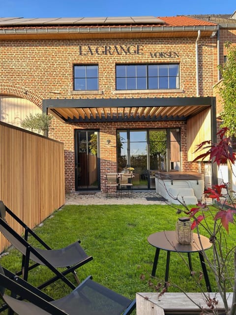 Property building, Patio, Spring, Garden, Garden view