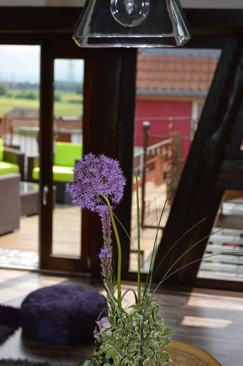 View (from property/room), Living room, Garden view
