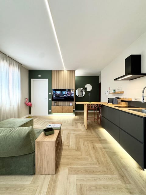 TV and multimedia, Kitchen or kitchenette, Living room, Photo of the whole room, Seating area, pet friendly