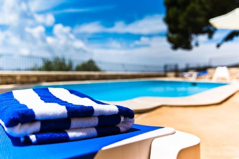 Decorative detail, Swimming pool