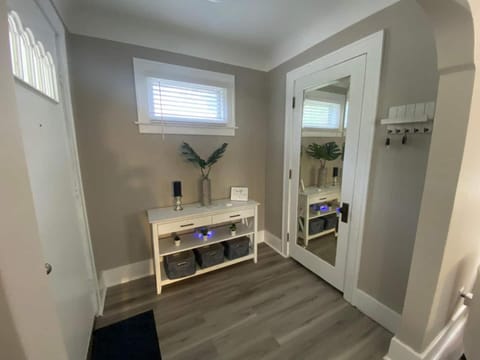 Gorgeous Colonial Home Game-room in basement House in Eastpointe