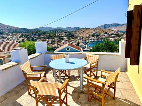 Property building, Natural landscape, View (from property/room), Balcony/Terrace, Seating area, Dining area, City view