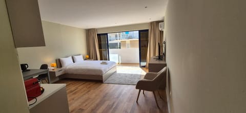 Bed, TV and multimedia, Bedroom