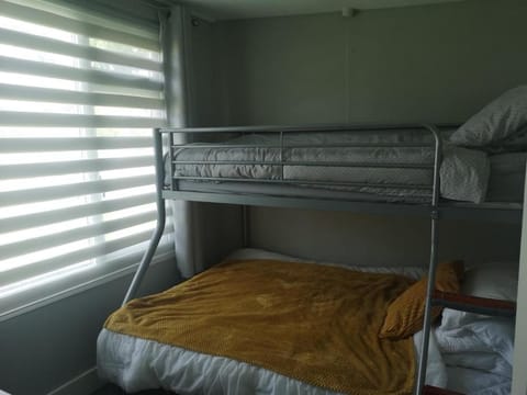 Bed, Bedroom, bunk bed