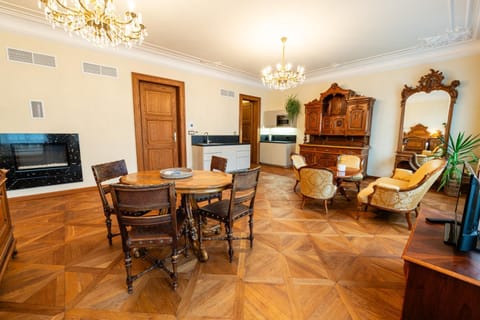 Kitchen or kitchenette, Living room, Seating area, Dining area, fireplace, microwave, stove, air conditioner