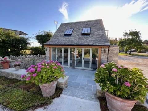 Property building, Garden, Balcony/Terrace, Garden view