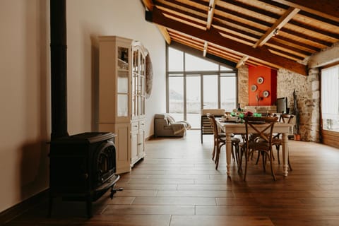 Seating area, Dining area