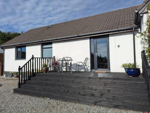 Property building, Patio, Dining area