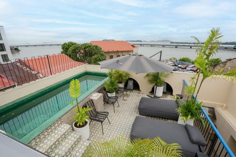 Balcony/Terrace, Pool view, Sea view, Swimming pool, sunbed