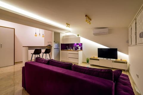TV and multimedia, Kitchen or kitchenette, Living room, Seating area, Dining area, Evening entertainment, air conditioner