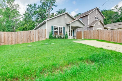Montgomery Cottage with Fenced Yard Less Than 1 Mi to Lakes! House in Lake Conroe