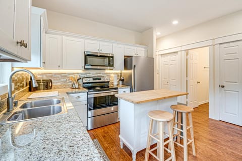 Montgomery Cottage with Fenced Yard Less Than 1 Mi to Lakes! House in Lake Conroe