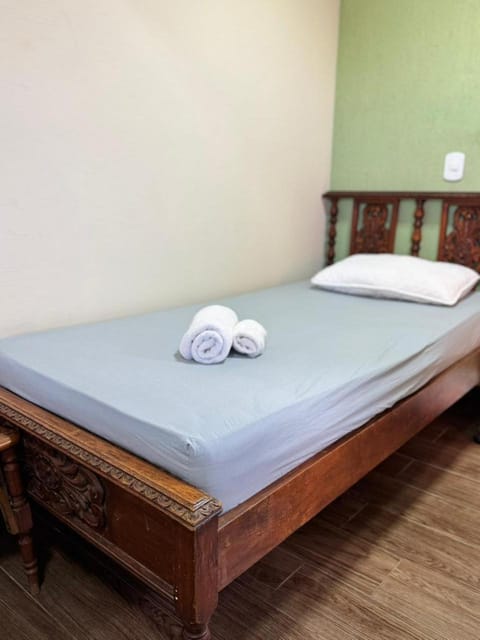 Suíte Casa de Luz-Lar na Serra-Quarto-01 - Duplo ou Triplo Hotel in Miguel Pereira