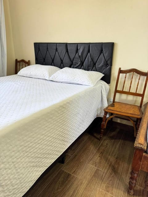 Suíte Casa de Luz-Lar na Serra-Quarto-01 - Duplo ou Triplo Hotel in Miguel Pereira