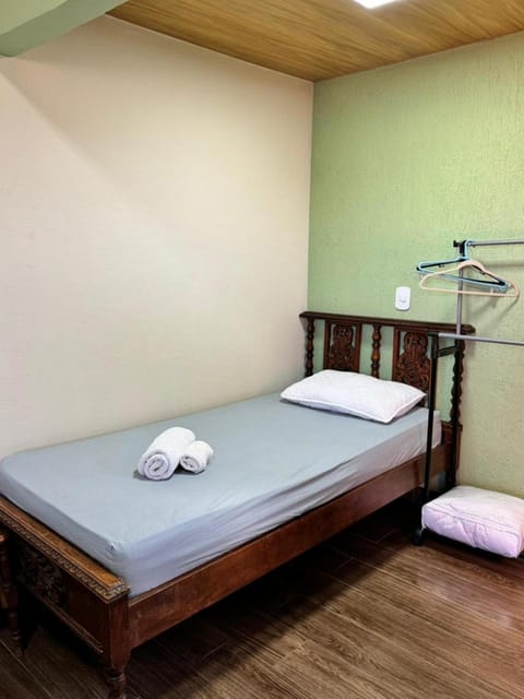 Suíte Casa de Luz-Lar na Serra-Quarto-01 - Duplo ou Triplo Hotel in Miguel Pereira